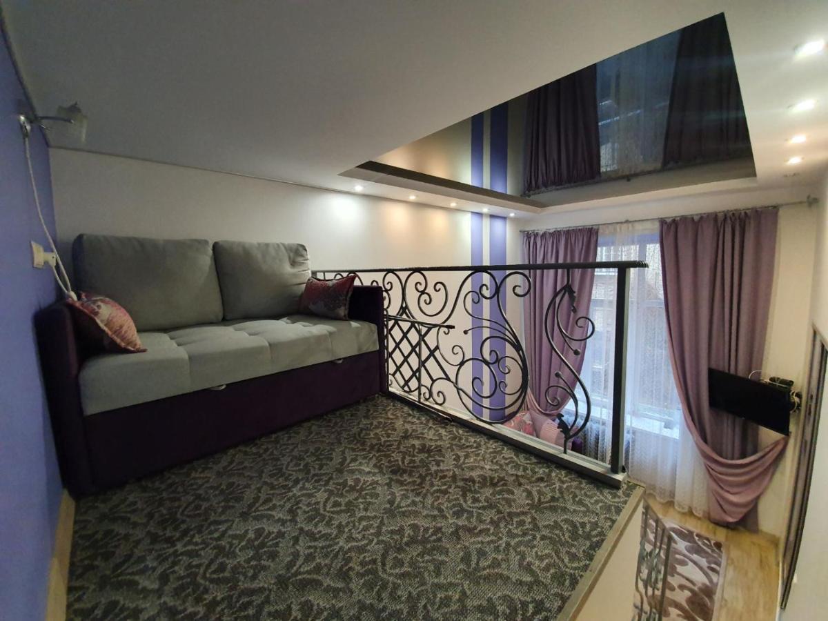 Romantik Eko Apartment Lviv Buitenkant foto