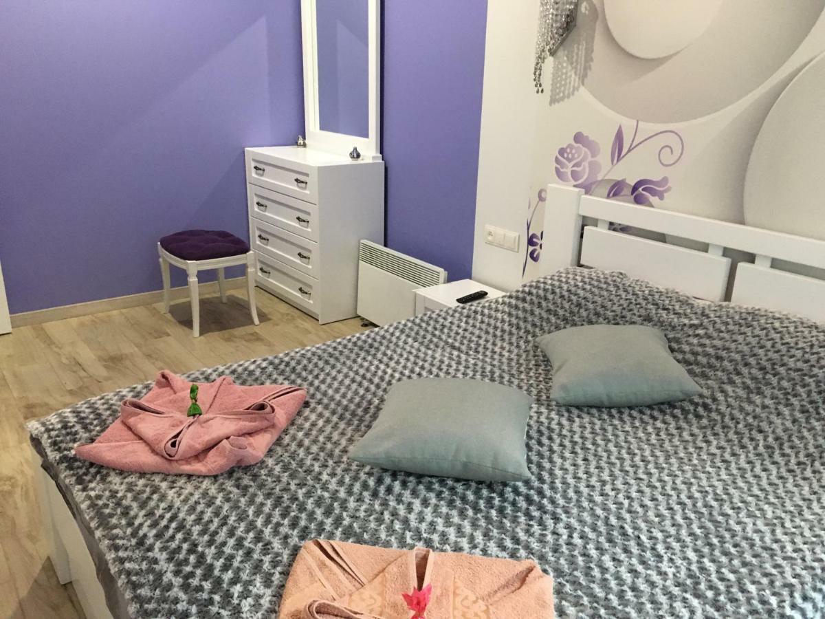Romantik Eko Apartment Lviv Buitenkant foto